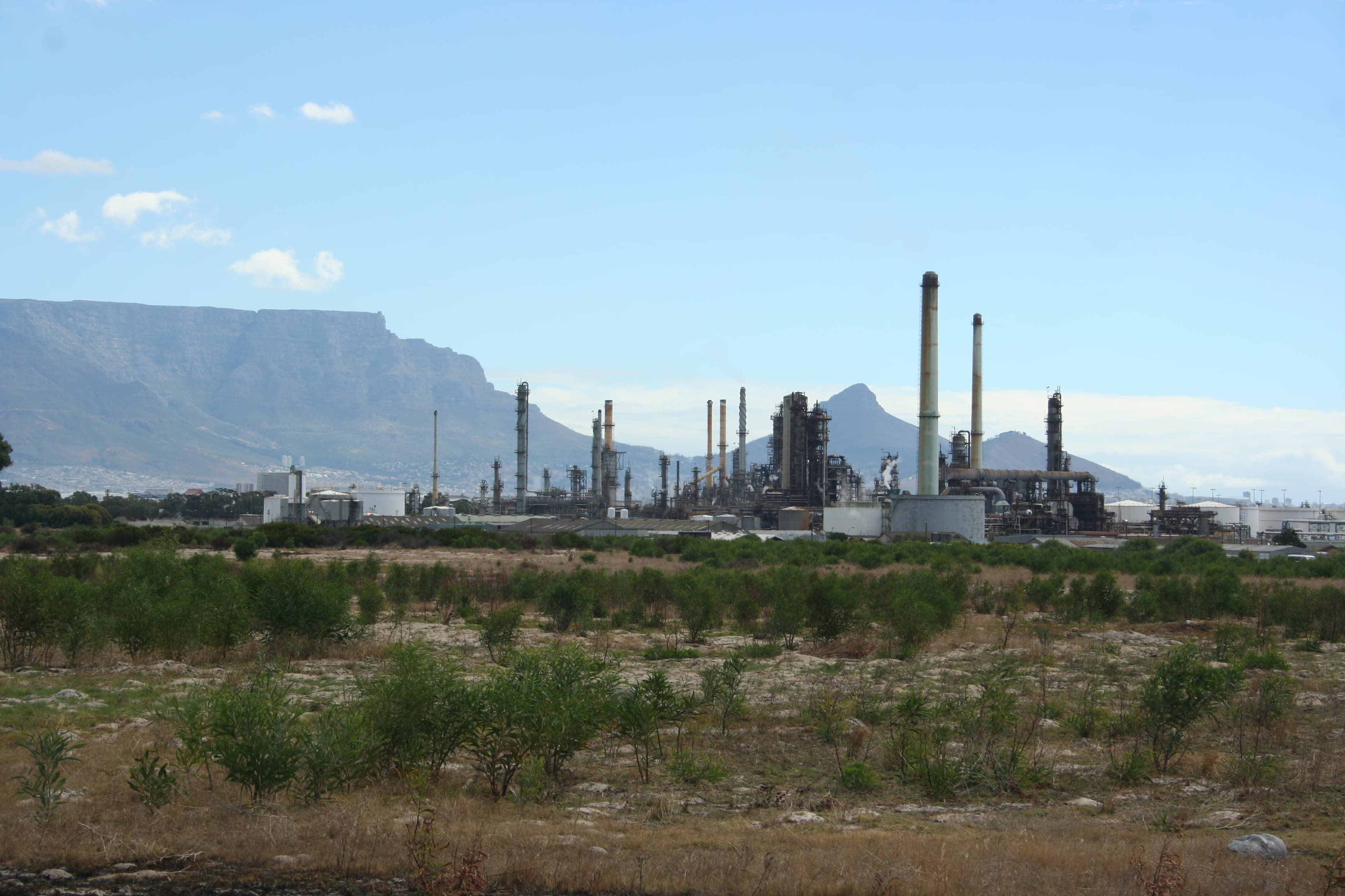 Refining Shortage Will Keep Fuel Prices High Even as Crude Falls, Exxon and Chevron Warn