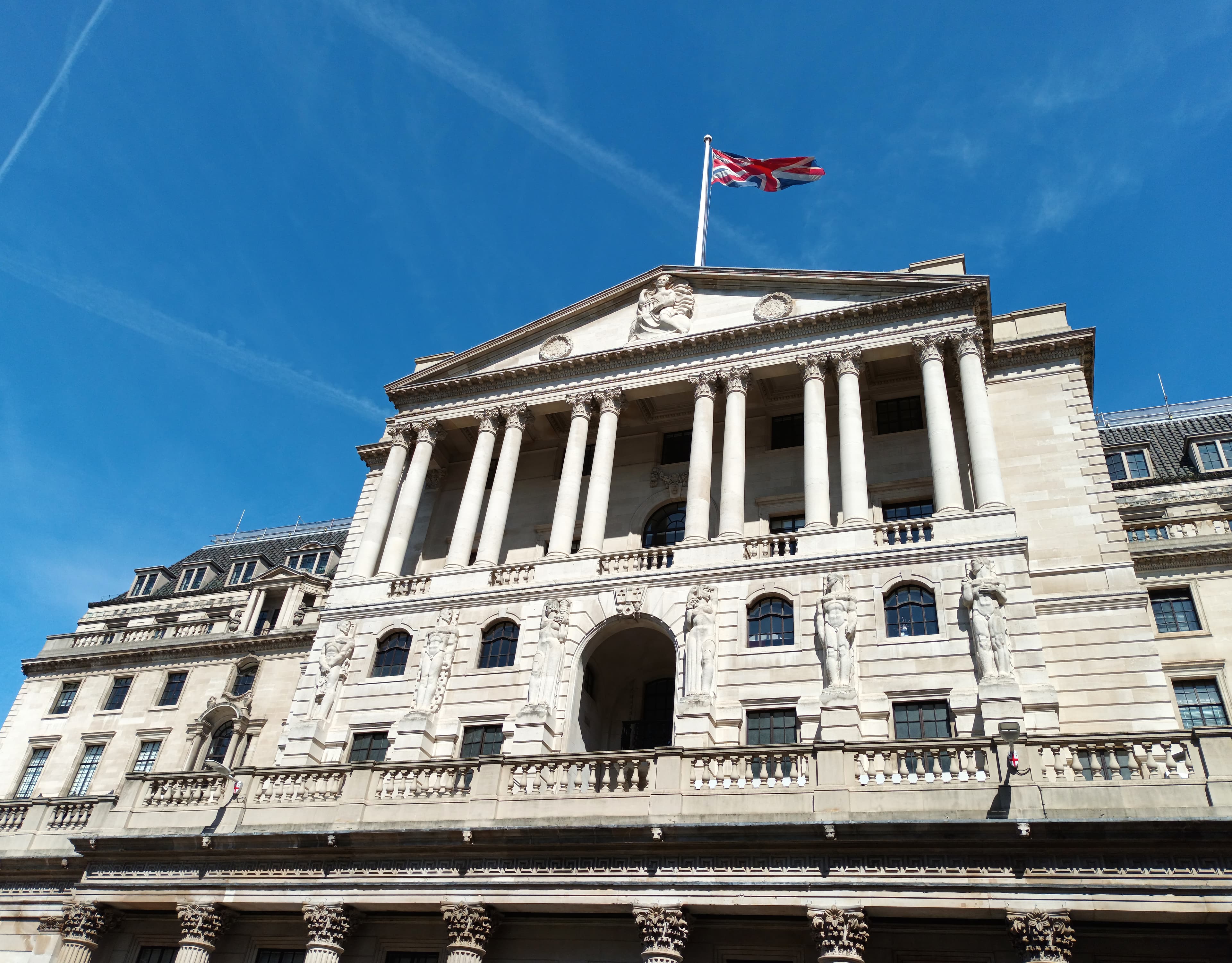 Bank of England Eases Stablecoin Rules, Cuts Capital Requirements