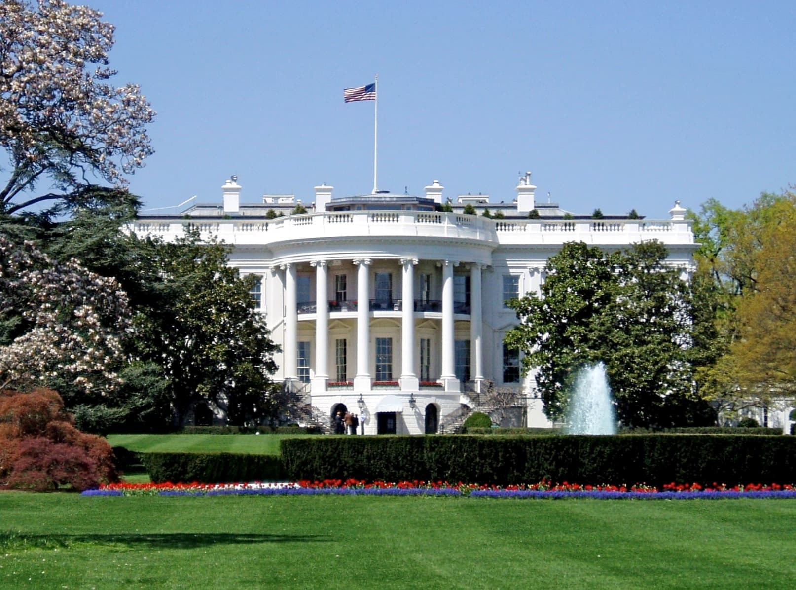 Senate Banking Chair Kills Iran Deal as Oil Lobby Pushes White House