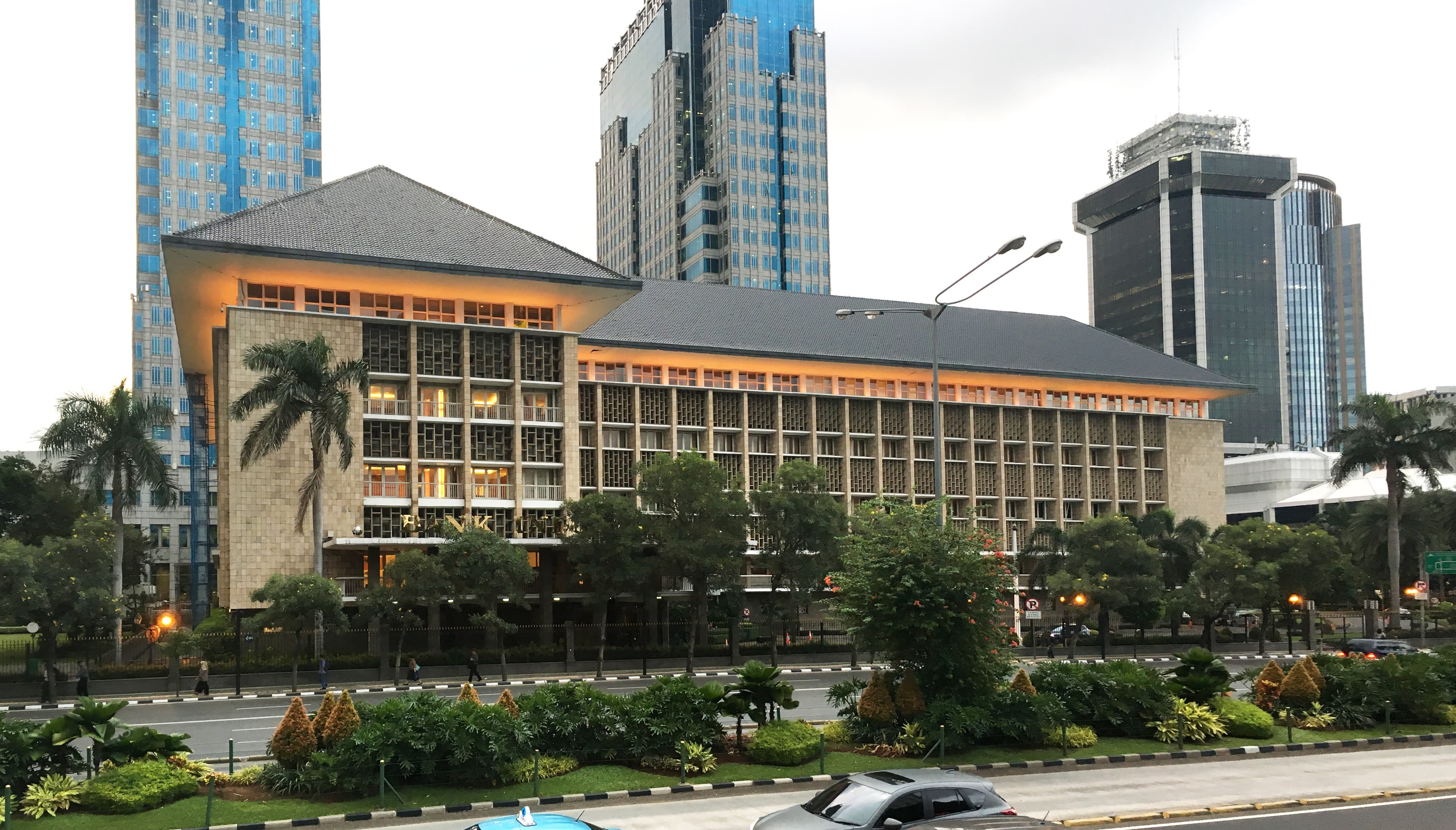 Bank Indonesia Governor Resigns; Rupiah Falls 0.8%, 10-Year Yield Hits 6.95%