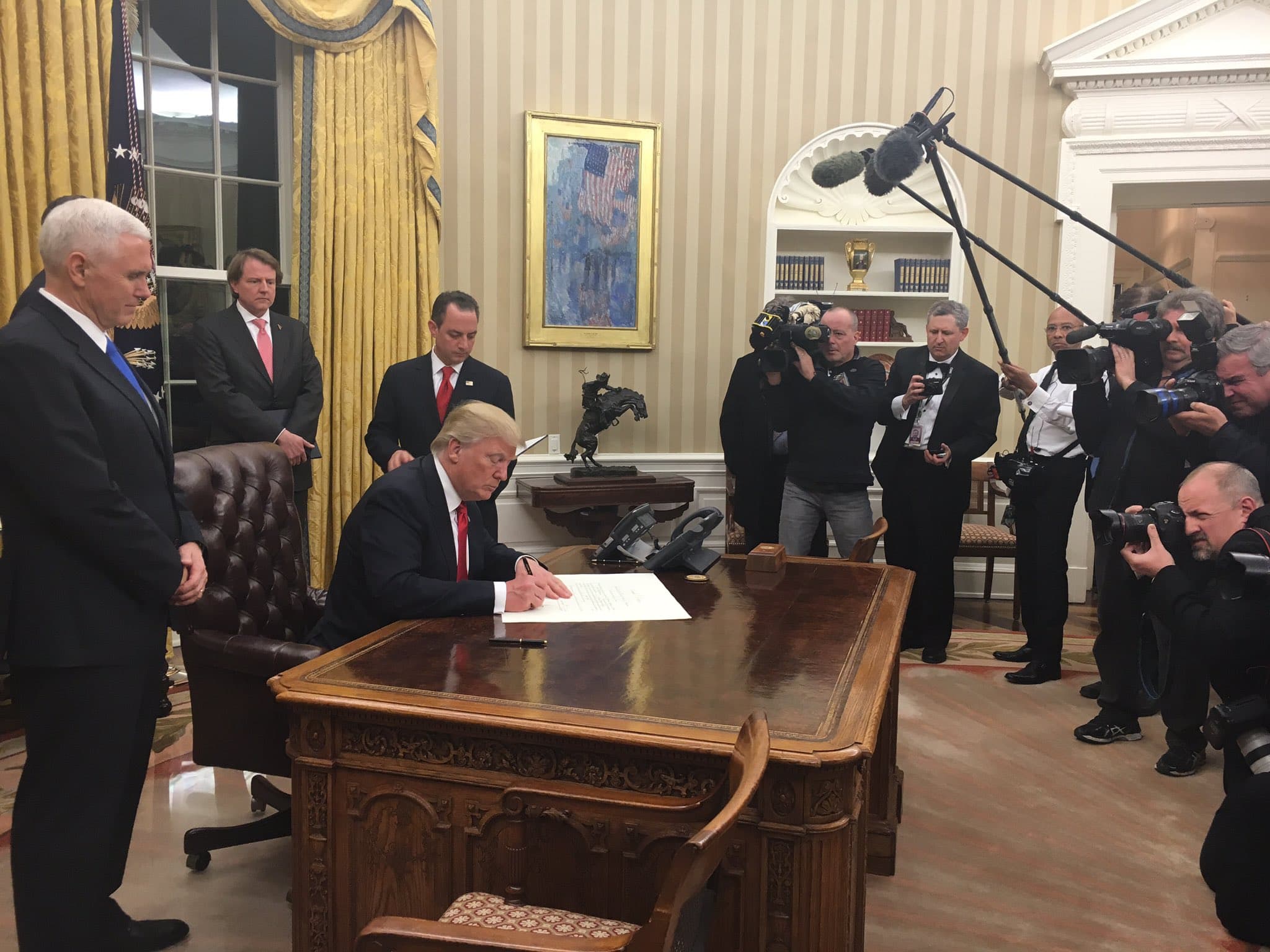 Trump Attacks Massie, Splits GOP Over Spending