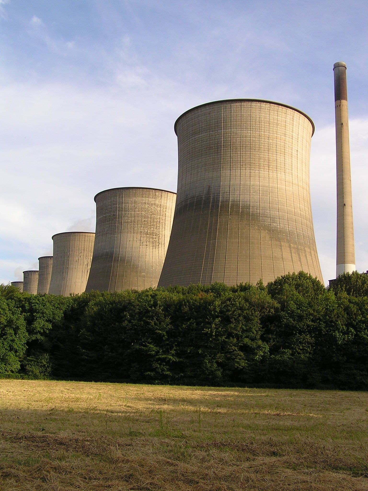 European Heat Waves Drive Energy Costs Higher, Widen Sovereign Spreads