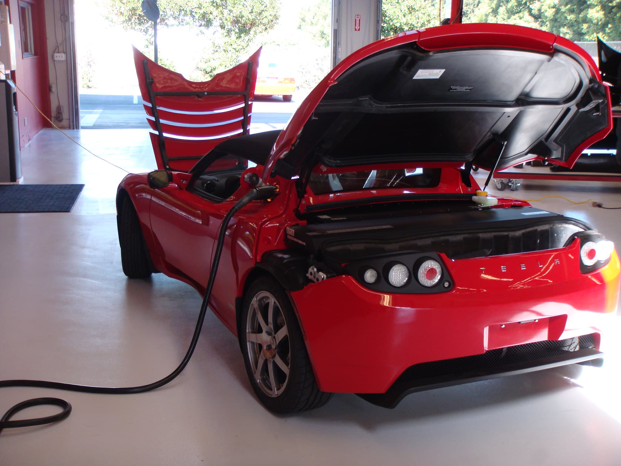 Tesla's 18 Percent Weekly Drop Forces a Capital Allocation Correction for Musk
