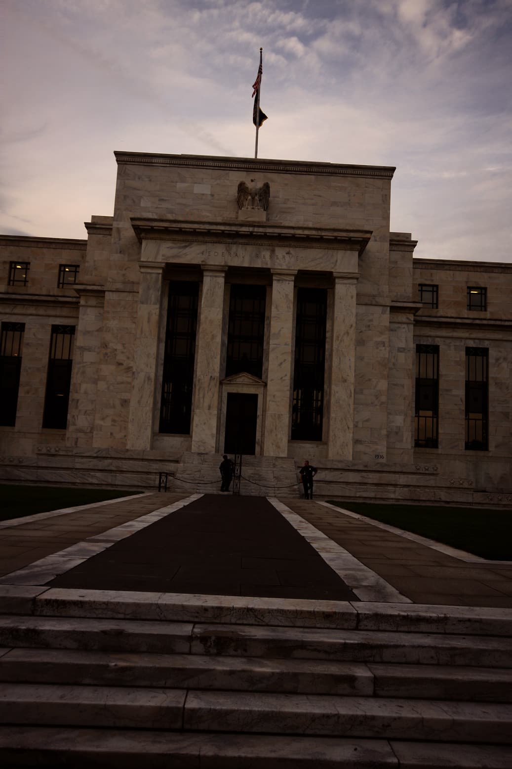 Intermediary Costs Keep Yield Curve Inverted as Duration Risk Climbs